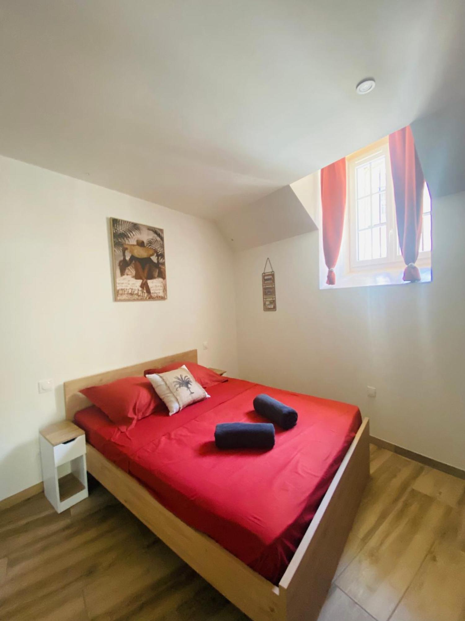 Les Appartements Du Vieux Poussan Buitenkant foto