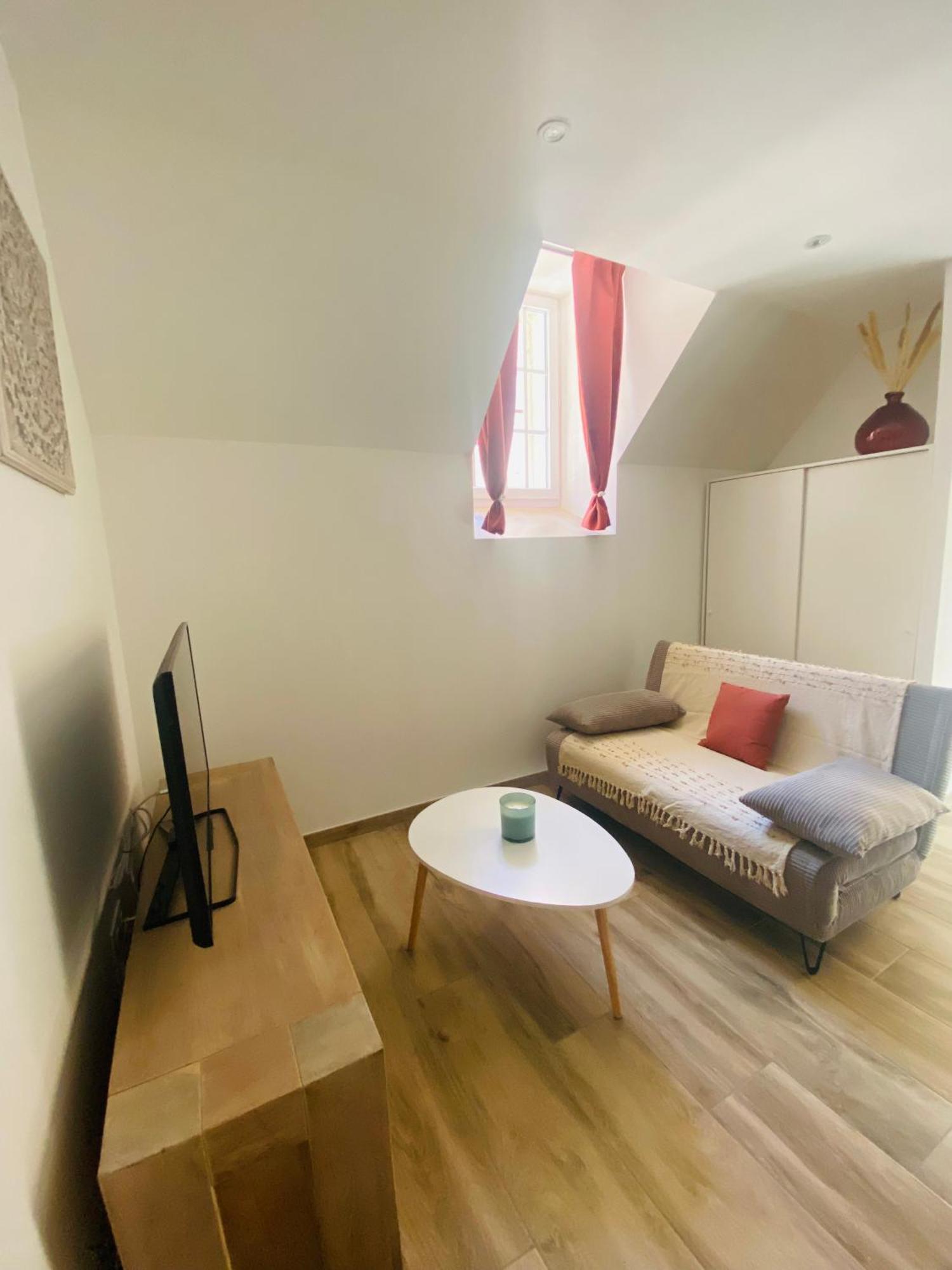 Les Appartements Du Vieux Poussan Buitenkant foto