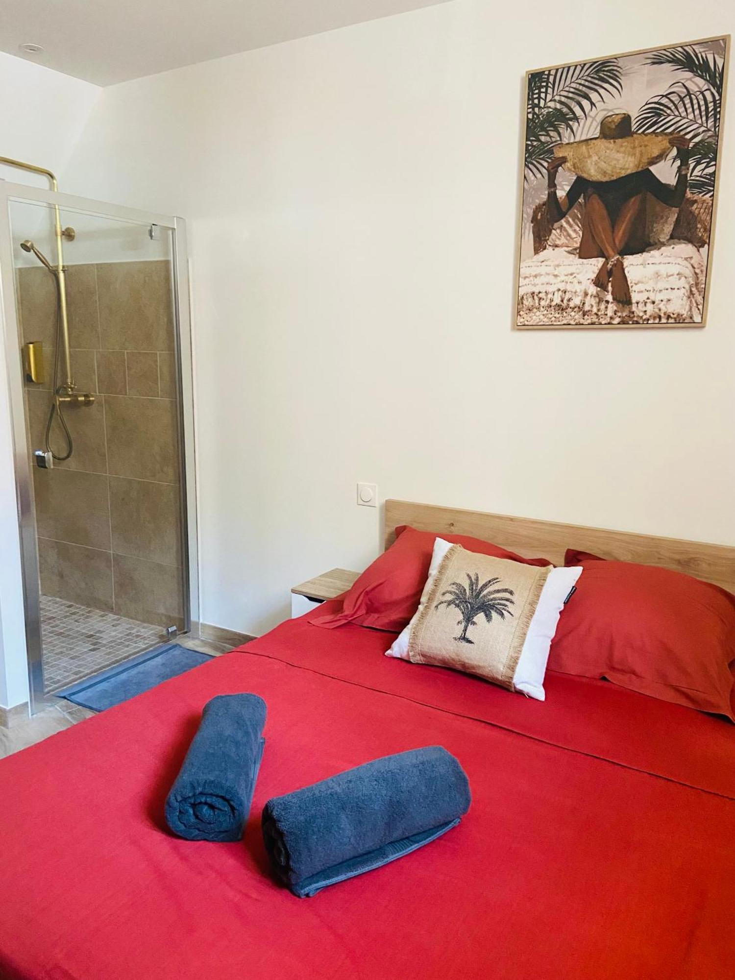 Les Appartements Du Vieux Poussan Buitenkant foto