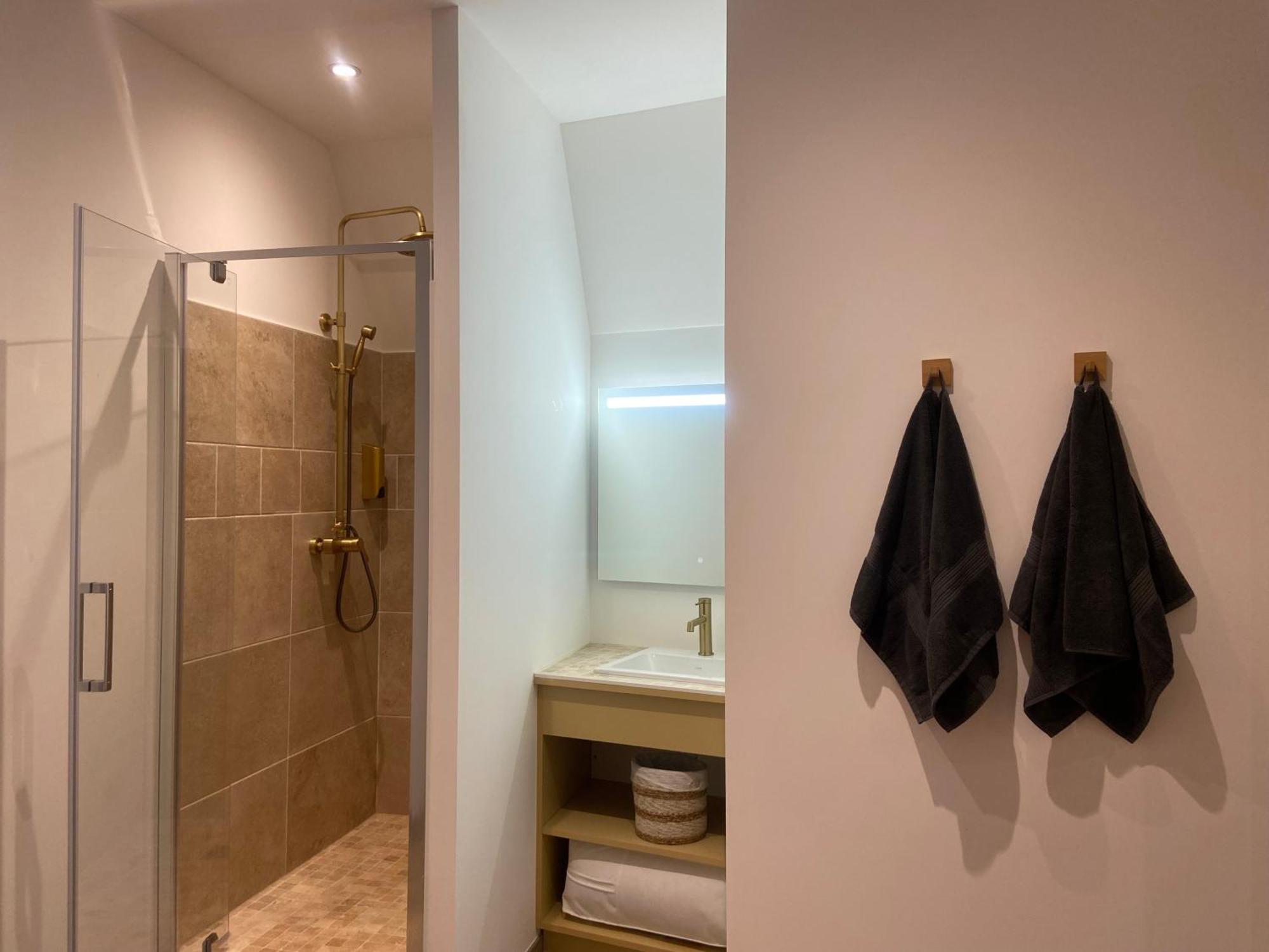 Les Appartements Du Vieux Poussan Buitenkant foto
