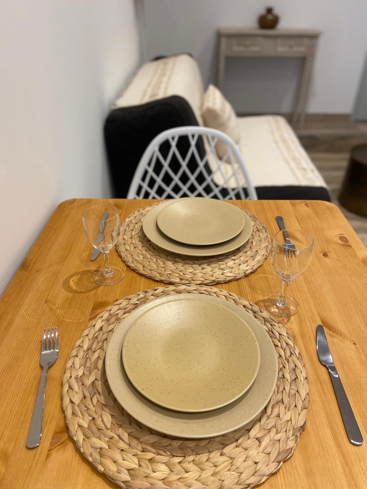 Les Appartements Du Vieux Poussan Buitenkant foto