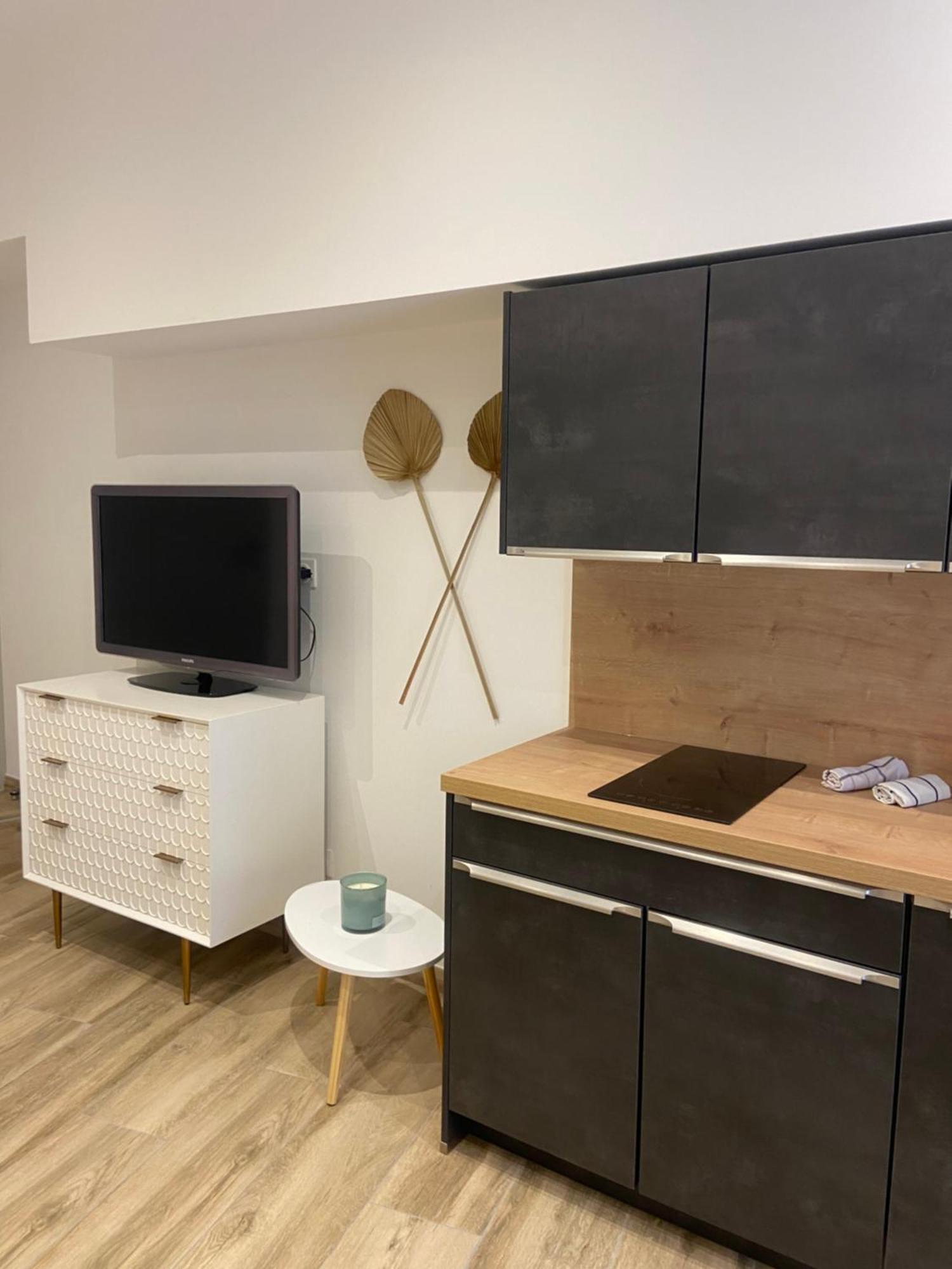 Les Appartements Du Vieux Poussan Buitenkant foto