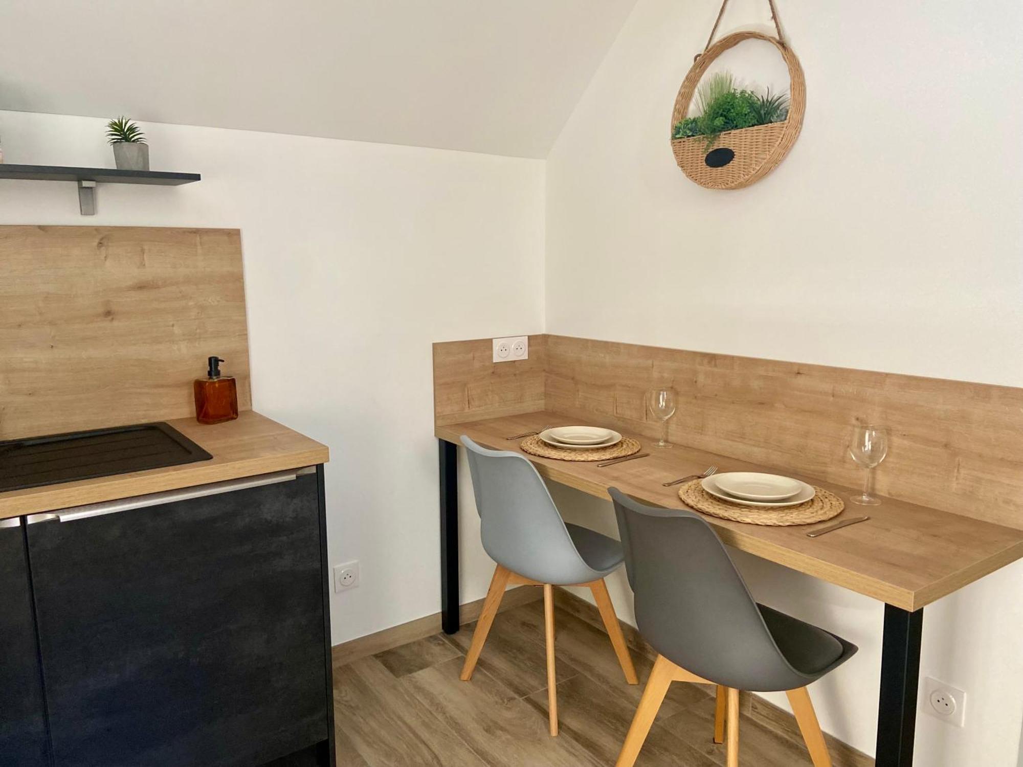 Les Appartements Du Vieux Poussan Buitenkant foto