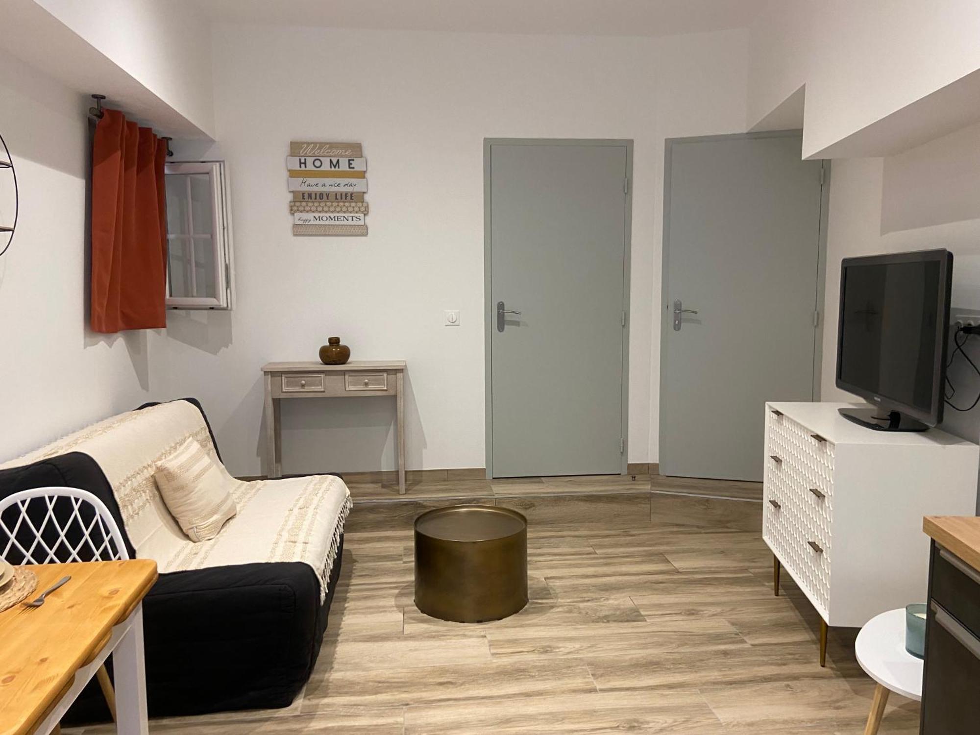 Les Appartements Du Vieux Poussan Buitenkant foto