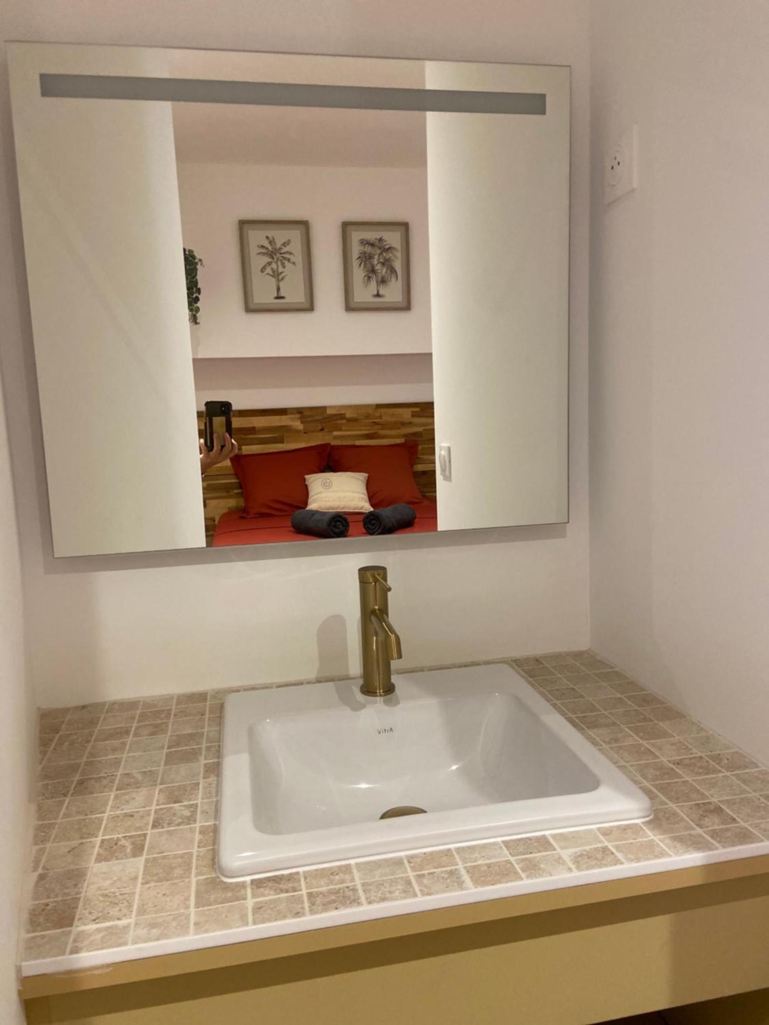Les Appartements Du Vieux Poussan Buitenkant foto