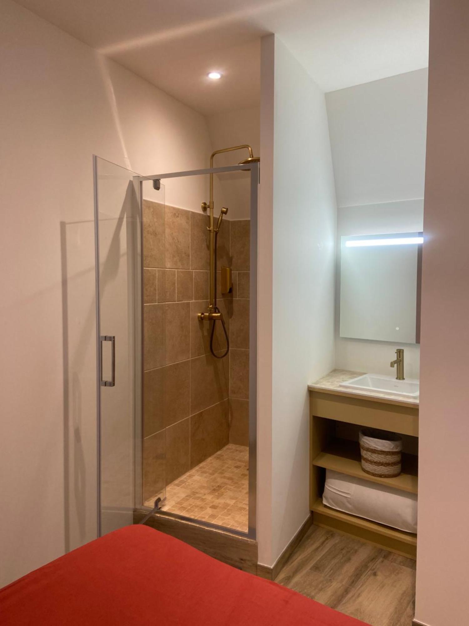 Les Appartements Du Vieux Poussan Buitenkant foto